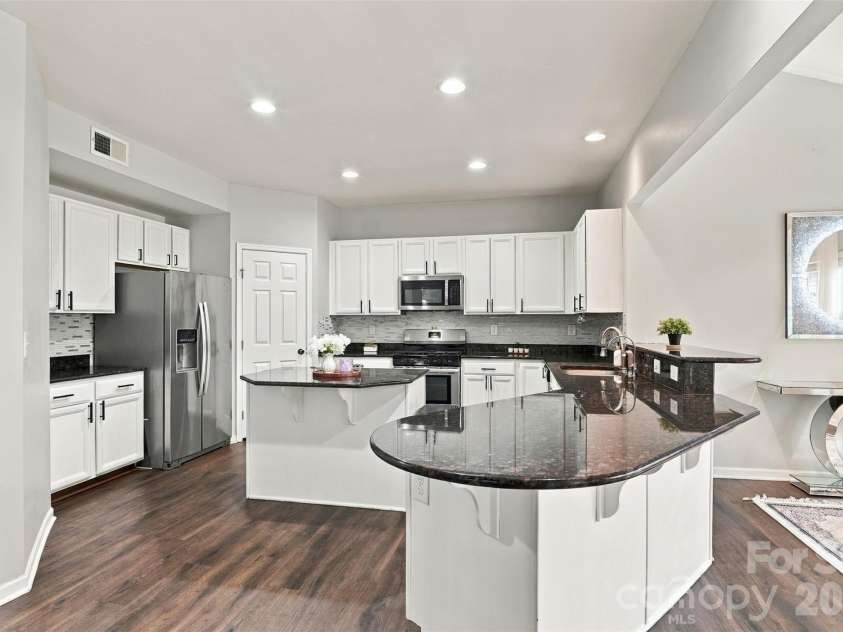 13104 Red Vulcan Court, Charlotte, NC 28213.  MLS# CAR4428322, YatesRealty ID 53768. 