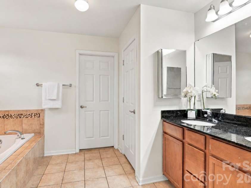 13104 Red Vulcan Court, Charlotte, NC 28213.  MLS# CAR4428322, YatesRealty ID 53768. 