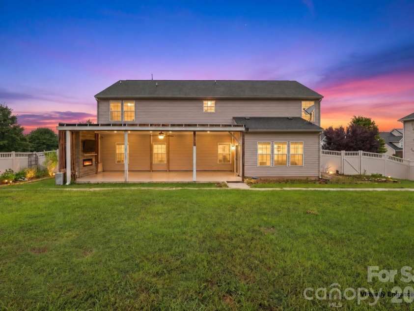 13104 Red Vulcan Court, Charlotte, NC 28213.  MLS# CAR4428322, YatesRealty ID 53768. 