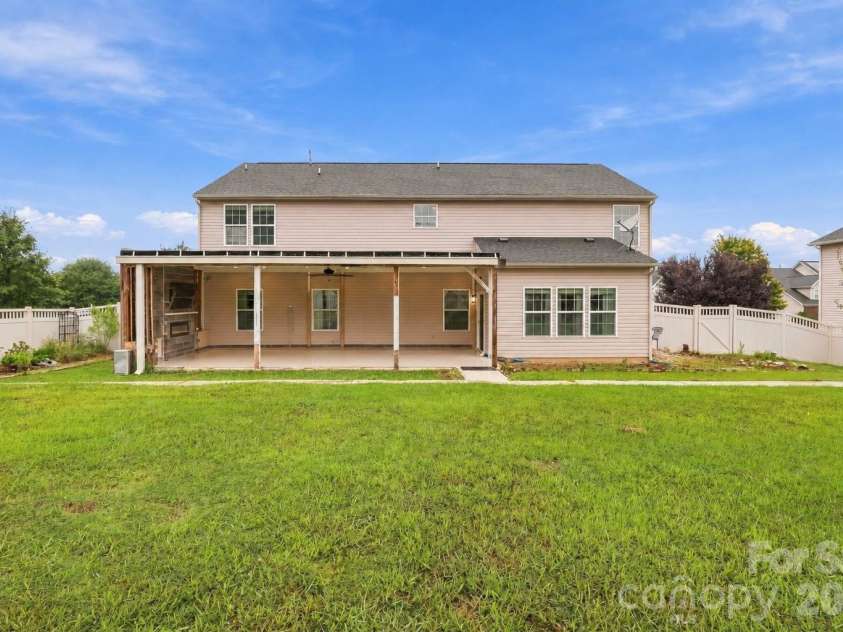 13104 Red Vulcan Court, Charlotte, NC 28213.  MLS# CAR4428322, YatesRealty ID 53768. 