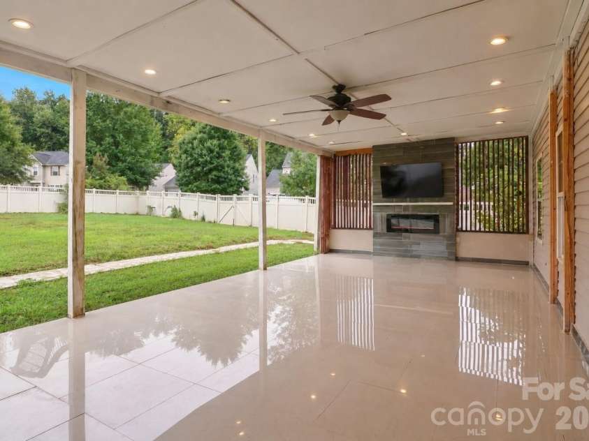13104 Red Vulcan Court, Charlotte, NC 28213.  MLS# CAR4428322, YatesRealty ID 53768. 