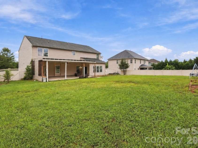 13104 Red Vulcan Court, Charlotte, NC 28213.  MLS# CAR4428322, YatesRealty ID 53768. 