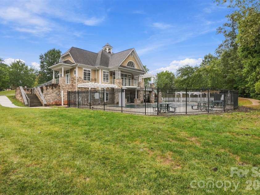 13104 Red Vulcan Court, Charlotte, NC 28213.  MLS# CAR4428322, YatesRealty ID 53768. 