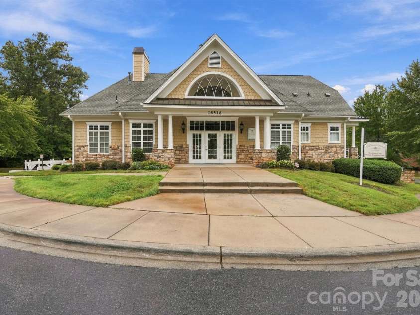 13104 Red Vulcan Court, Charlotte, NC 28213.  MLS# CAR4428322, YatesRealty ID 53768. 