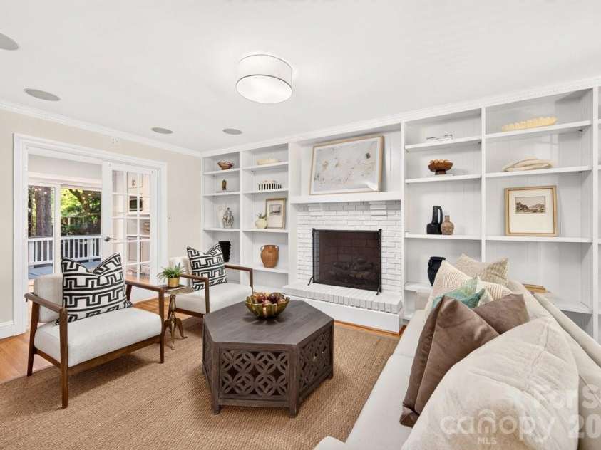 6607 Long Meadow Road, Charlotte, NC 28210.  MLS# CAR4427099, YatesRealty ID 53769. 