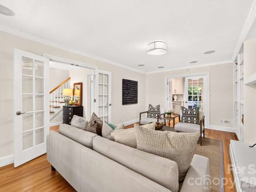 6607 Long Meadow Road, Charlotte, NC 28210.  MLS# CAR4427099, YatesRealty ID 53769. 