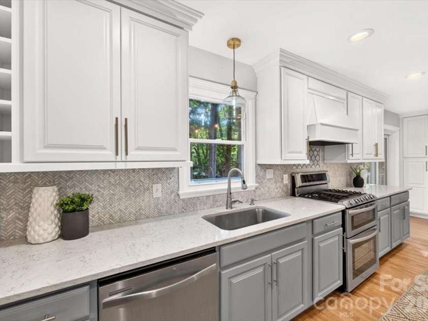 6607 Long Meadow Road, Charlotte, NC 28210.  MLS# CAR4427099, YatesRealty ID 53769. 