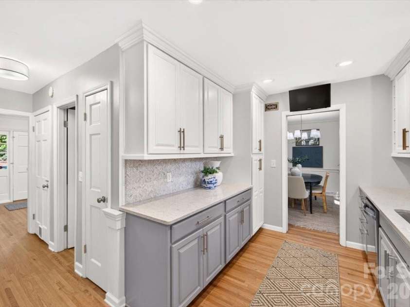 6607 Long Meadow Road, Charlotte, NC 28210.  MLS# CAR4427099, YatesRealty ID 53769. 