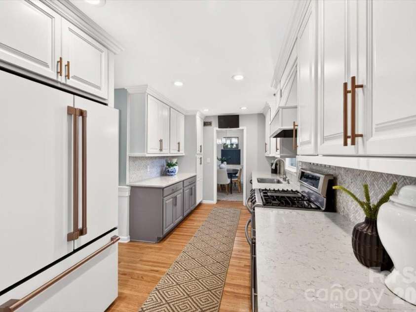 6607 Long Meadow Road, Charlotte, NC 28210.  MLS# CAR4427099, YatesRealty ID 53769. 