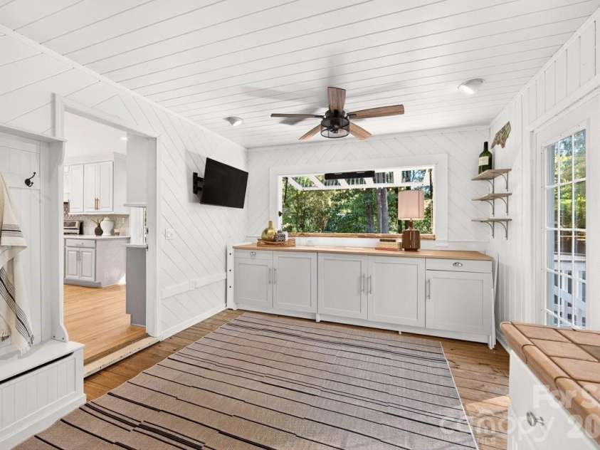 6607 Long Meadow Road, Charlotte, NC 28210.  MLS# CAR4427099, YatesRealty ID 53769. 