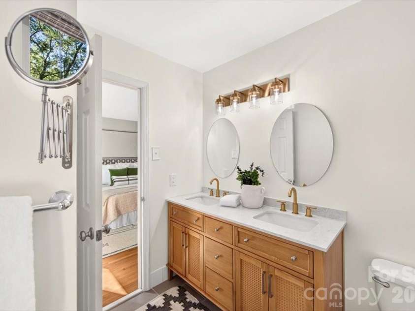 6607 Long Meadow Road, Charlotte, NC 28210.  MLS# CAR4427099, YatesRealty ID 53769. 