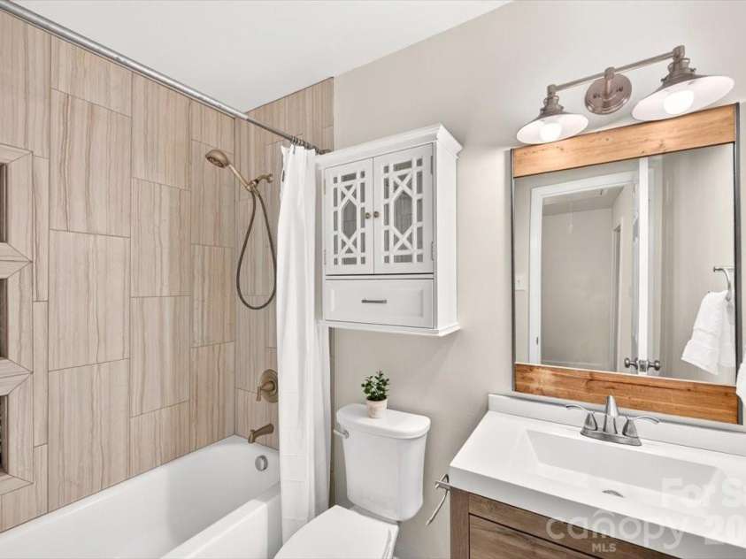 6607 Long Meadow Road, Charlotte, NC 28210.  MLS# CAR4427099, YatesRealty ID 53769. 