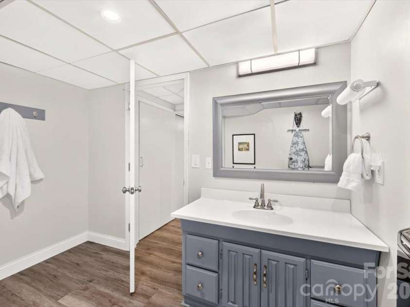 6607 Long Meadow Road, Charlotte, NC 28210.  MLS# CAR4427099, YatesRealty ID 53769. 