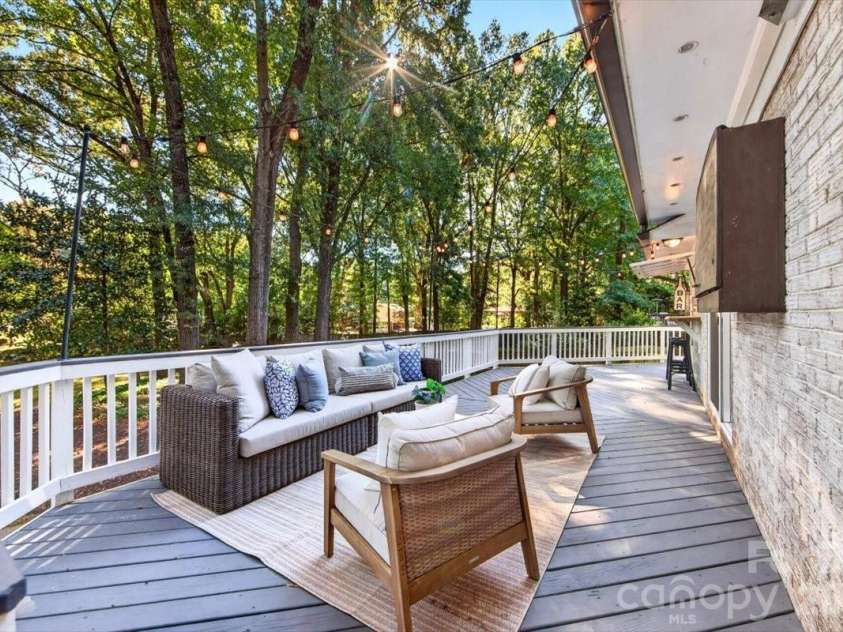 6607 Long Meadow Road, Charlotte, NC 28210.  MLS# CAR4427099, YatesRealty ID 53769. 