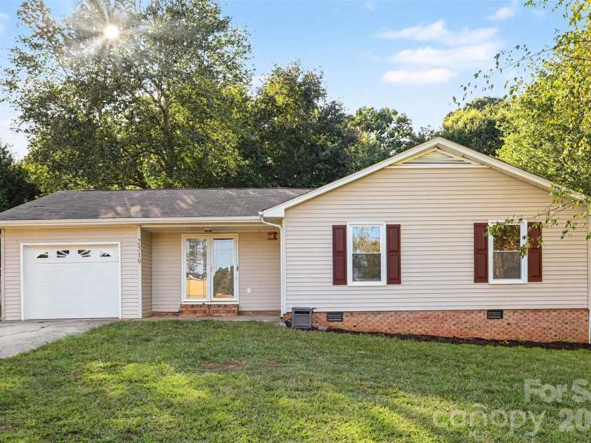 2519 Winterfield Drive, Gastonia, NC 28056.  MLS# CAR4410551, YatesRealty ID 53774. 