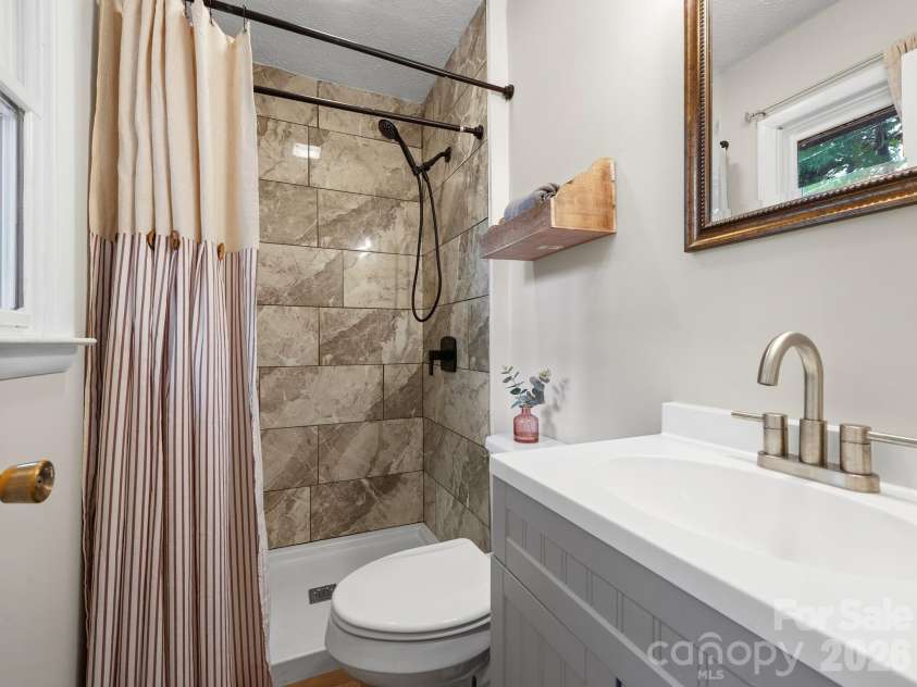 305 Youngs Cove Road, Candler, NC 28715.  MLS# CAR4427109, YatesRealty ID 53775. Full Bath
