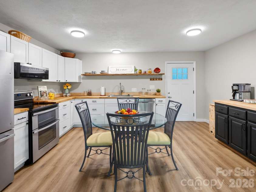 305 Youngs Cove Road, Candler, NC 28715.  MLS# CAR4427109, YatesRealty ID 53775. Updated Kitchen