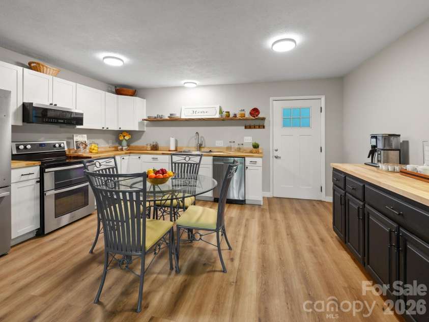 305 Youngs Cove Road, Candler, NC 28715.  MLS# CAR4427109, YatesRealty ID 53775. Updated Kitchen