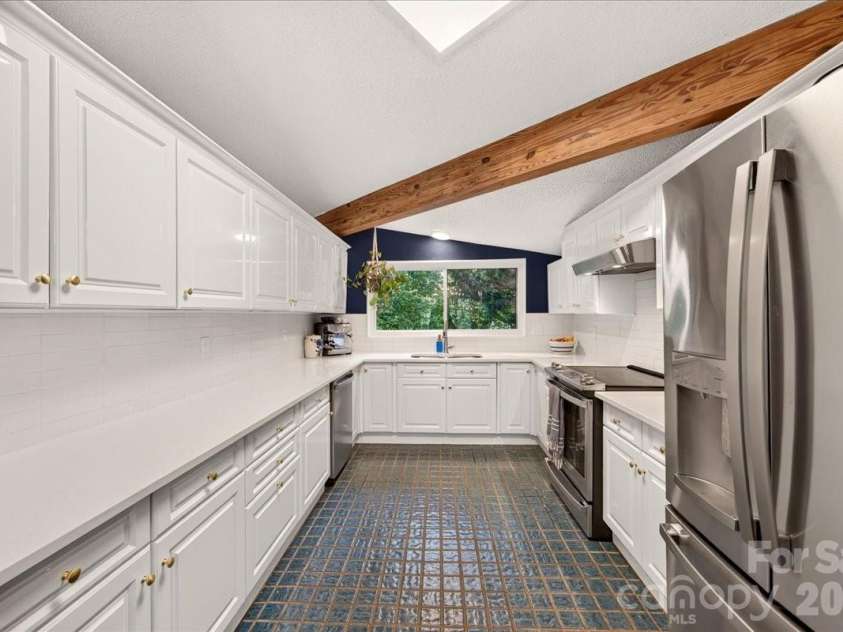3240 Johnny Cake Lane, Charlotte, NC 28226.  MLS# CAR4425900, YatesRealty ID 53776. 