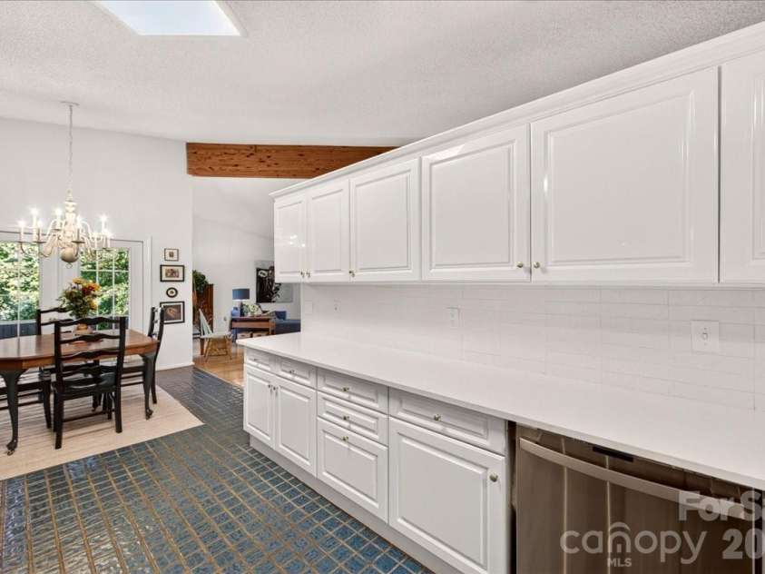 3240 Johnny Cake Lane, Charlotte, NC 28226.  MLS# CAR4425900, YatesRealty ID 53776. 