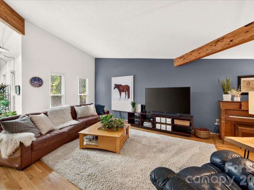 3240 Johnny Cake Lane, Charlotte, NC 28226.  MLS# CAR4425900, YatesRealty ID 53776. 