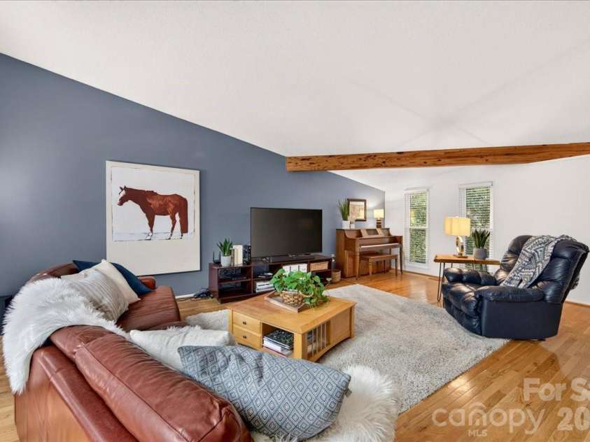 3240 Johnny Cake Lane, Charlotte, NC 28226.  MLS# CAR4425900, YatesRealty ID 53776. 