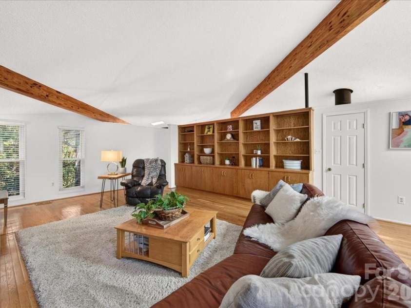 3240 Johnny Cake Lane, Charlotte, NC 28226.  MLS# CAR4425900, YatesRealty ID 53776. 