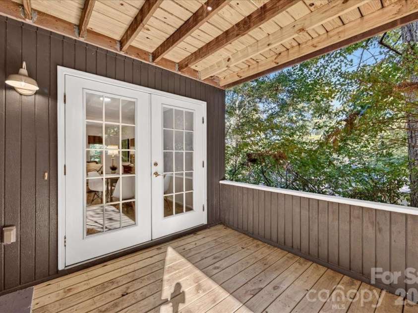 3240 Johnny Cake Lane, Charlotte, NC 28226.  MLS# CAR4425900, YatesRealty ID 53776. 