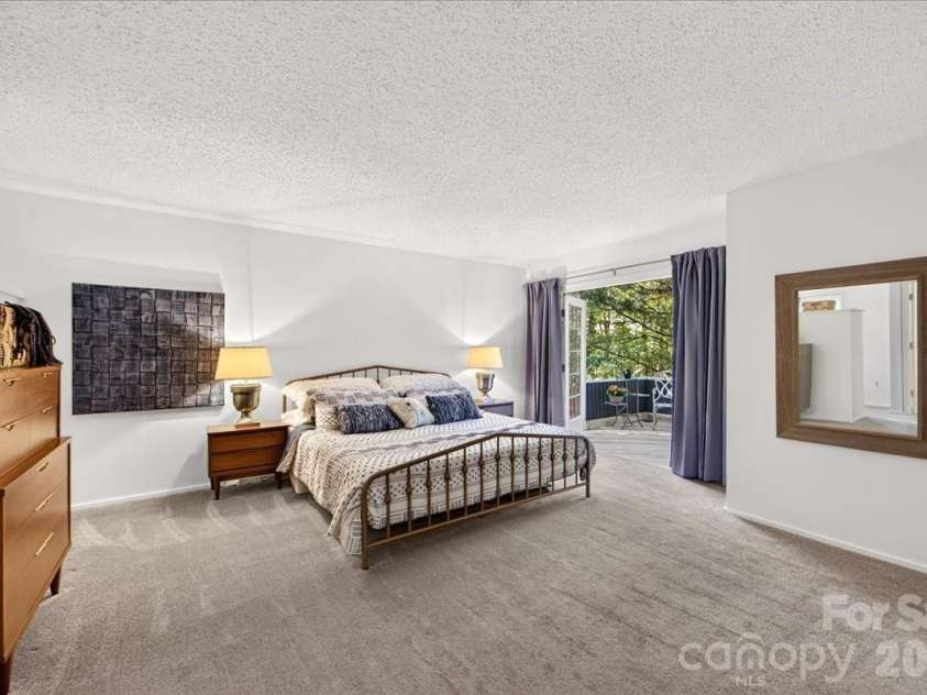 3240 Johnny Cake Lane, Charlotte, NC 28226.  MLS# CAR4425900, YatesRealty ID 53776. 