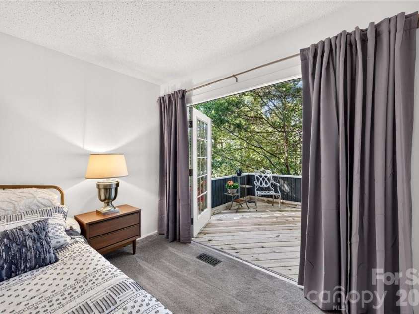 3240 Johnny Cake Lane, Charlotte, NC 28226.  MLS# CAR4425900, YatesRealty ID 53776. 