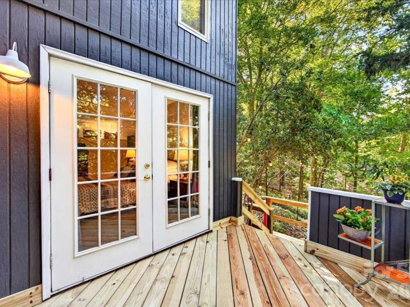 3240 Johnny Cake Lane, Charlotte, NC 28226.  MLS# CAR4425900, YatesRealty ID 53776. 