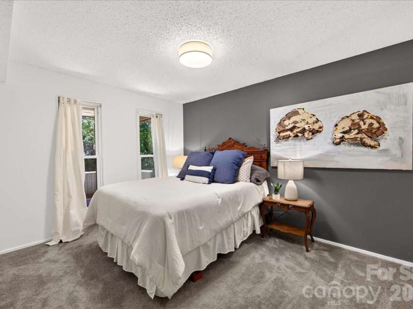 3240 Johnny Cake Lane, Charlotte, NC 28226.  MLS# CAR4425900, YatesRealty ID 53776. 