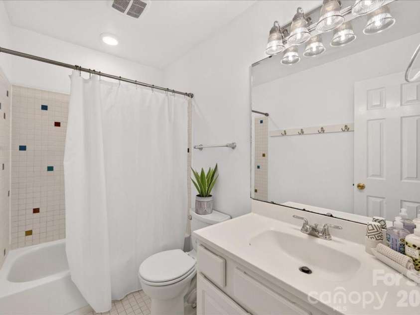 3240 Johnny Cake Lane, Charlotte, NC 28226.  MLS# CAR4425900, YatesRealty ID 53776. 