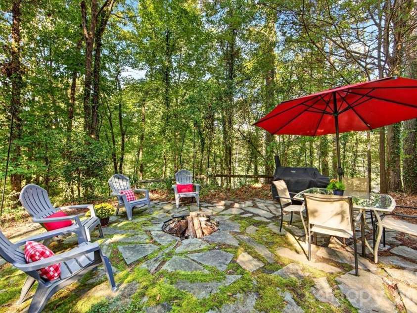 3240 Johnny Cake Lane, Charlotte, NC 28226.  MLS# CAR4425900, YatesRealty ID 53776. 