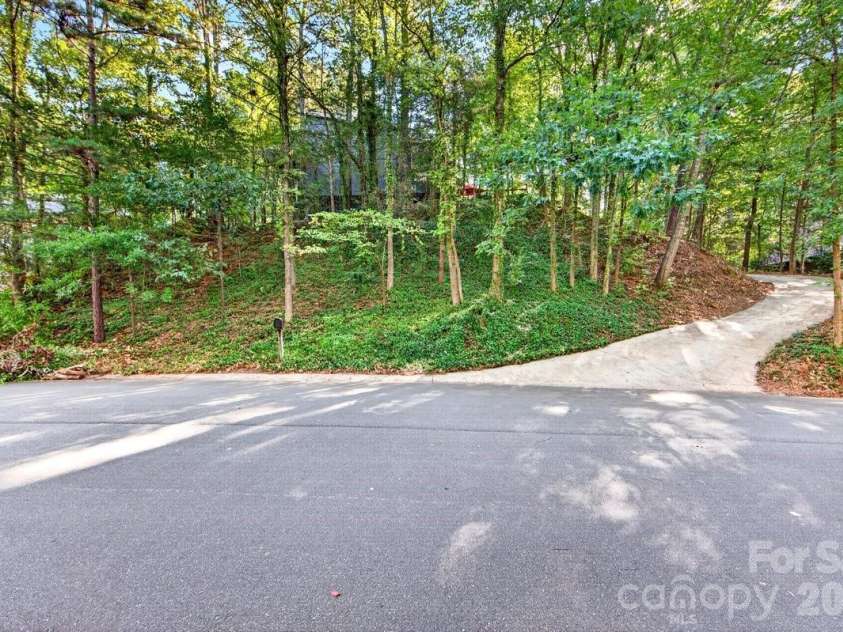 3240 Johnny Cake Lane, Charlotte, NC 28226.  MLS# CAR4425900, YatesRealty ID 53776. 