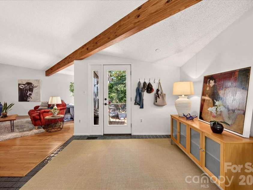 3240 Johnny Cake Lane, Charlotte, NC 28226.  MLS# CAR4425900, YatesRealty ID 53776. Foyer