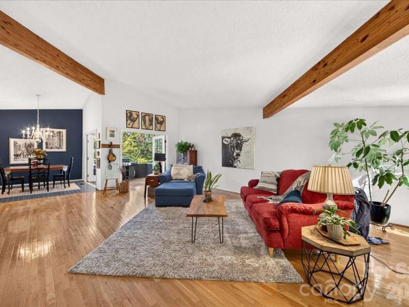 3240 Johnny Cake Lane, Charlotte, NC 28226.  MLS# CAR4425900, YatesRealty ID 53776. Living Room