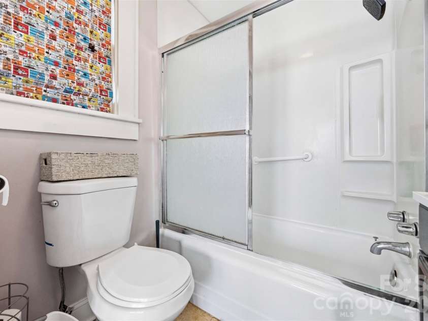 407 South Street, Gastonia, NC 28052.  MLS# CAR4429534, YatesRealty ID 53777. 2nd Full downstairs bath