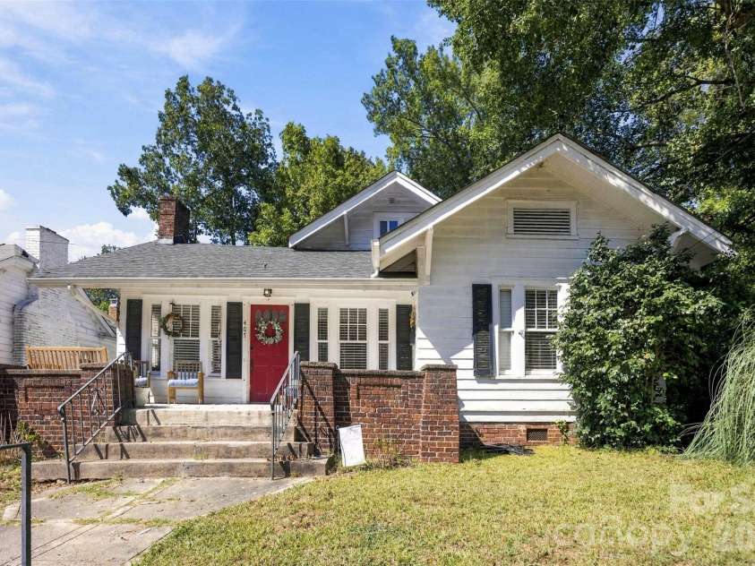 407 South Street, Gastonia, NC 28052.  MLS# CAR4429534, YatesRealty ID 53777. 