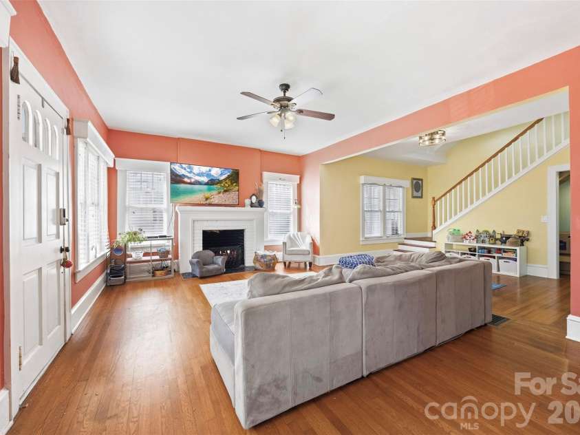 407 South Street, Gastonia, NC 28052.  MLS# CAR4429534, YatesRealty ID 53777. 