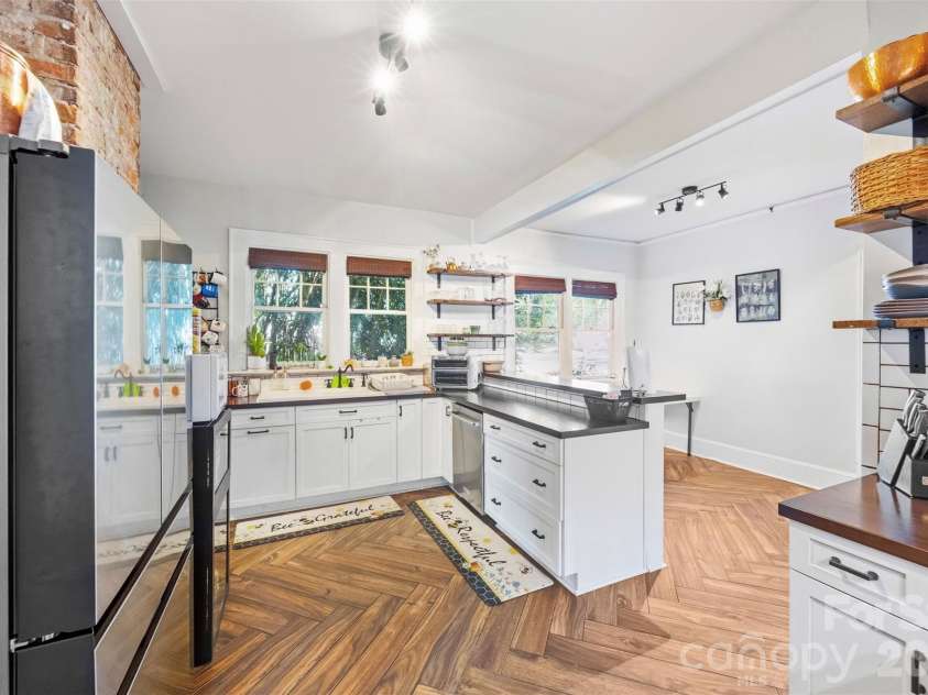 407 South Street, Gastonia, NC 28052.  MLS# CAR4429534, YatesRealty ID 53777. 