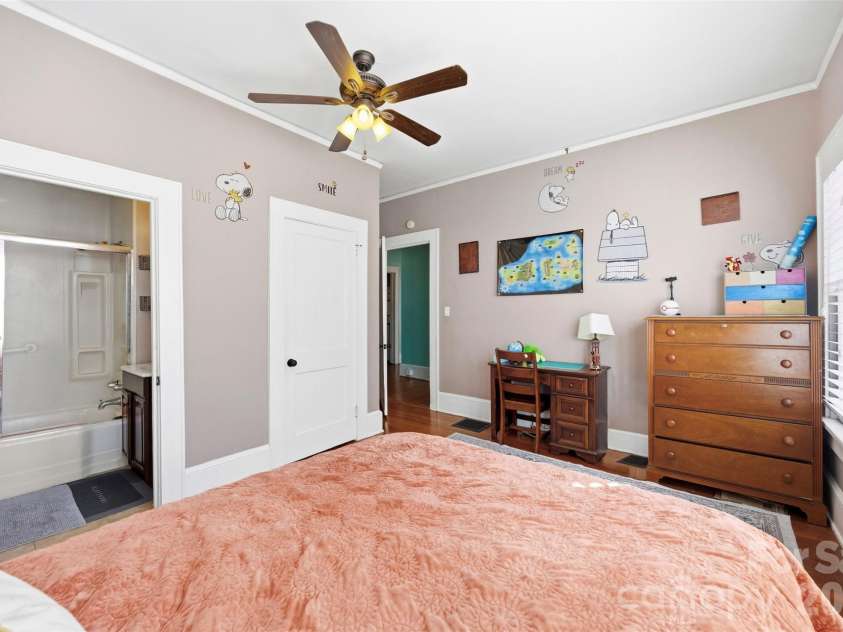 407 South Street, Gastonia, NC 28052.  MLS# CAR4429534, YatesRealty ID 53777. 