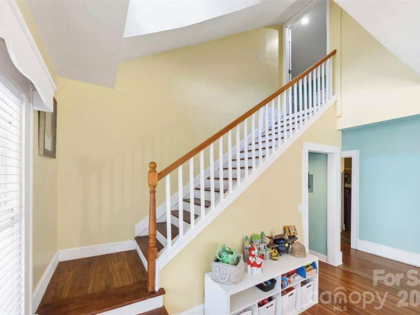 407 South Street, Gastonia, NC 28052.  MLS# CAR4429534, YatesRealty ID 53777. 