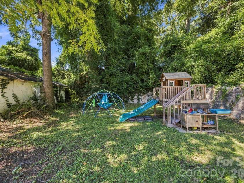 407 South Street, Gastonia, NC 28052.  MLS# CAR4429534, YatesRealty ID 53777. 