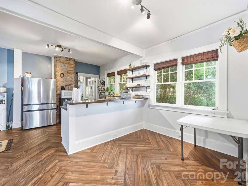 407 South Street, Gastonia, NC 28052.  MLS# CAR4429534, YatesRealty ID 53777. Breakfast nook