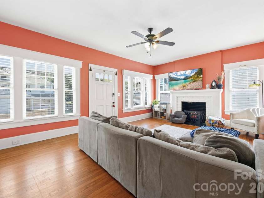 407 South Street, Gastonia, NC 28052.  MLS# CAR4429534, YatesRealty ID 53777. Living room