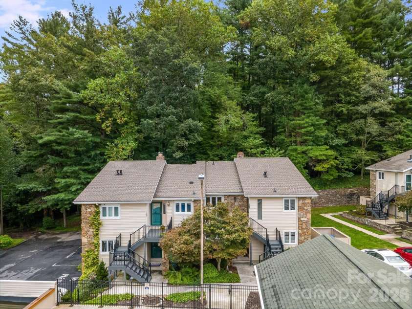 341 Britton Creek Court, Hendersonville, NC 28791.  MLS# CAR4427557, YatesRealty ID 53778. 
