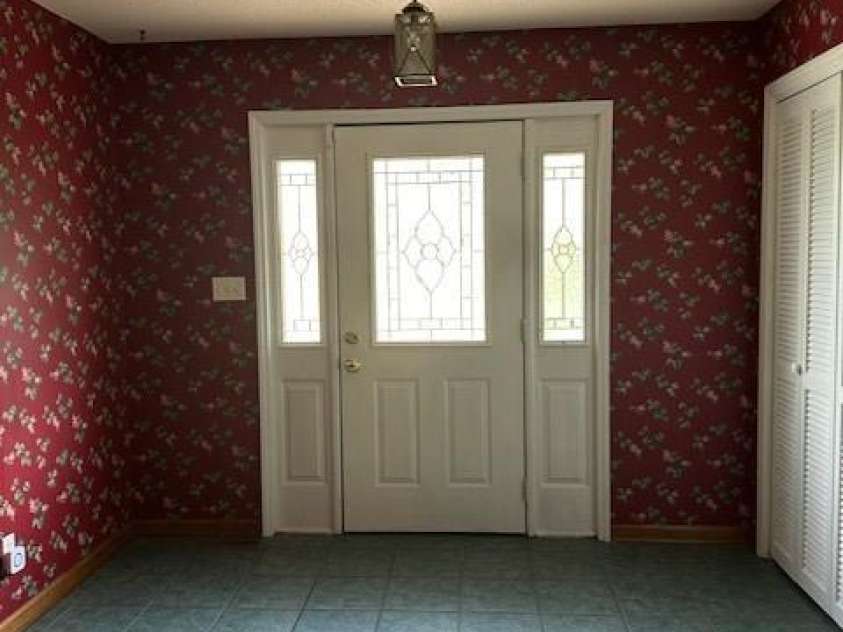 106 Dons Court, Shelby, NC 28150.  MLS# CAR4182883, YatesRealty ID 5378. FOYER