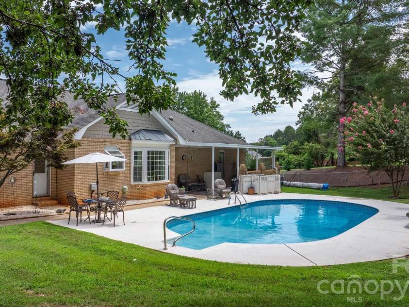 190 Moretz Court, Hickory, NC 28601.  MLS# CAR4352226, YatesRealty ID 5378. 