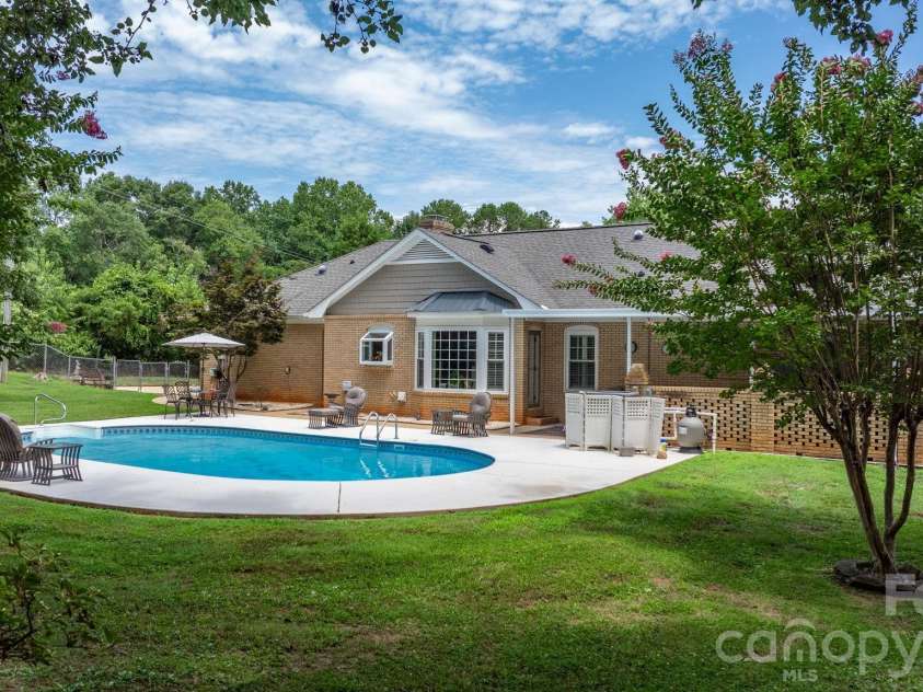 190 Moretz Court, Hickory, NC 28601.  MLS# CAR4352226, YatesRealty ID 5378. 